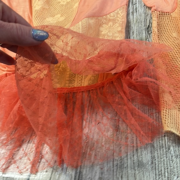 Young Threads anthropology coral lace netted belle sleeve top - Picture 7 of 11